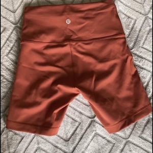 Lululemon size 6 never been worn inseam 4” or 6” I can’t remember